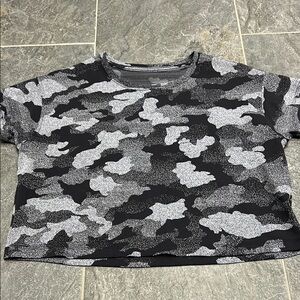 Lululemon size 2 Black and Gray Camo Print Crop Top